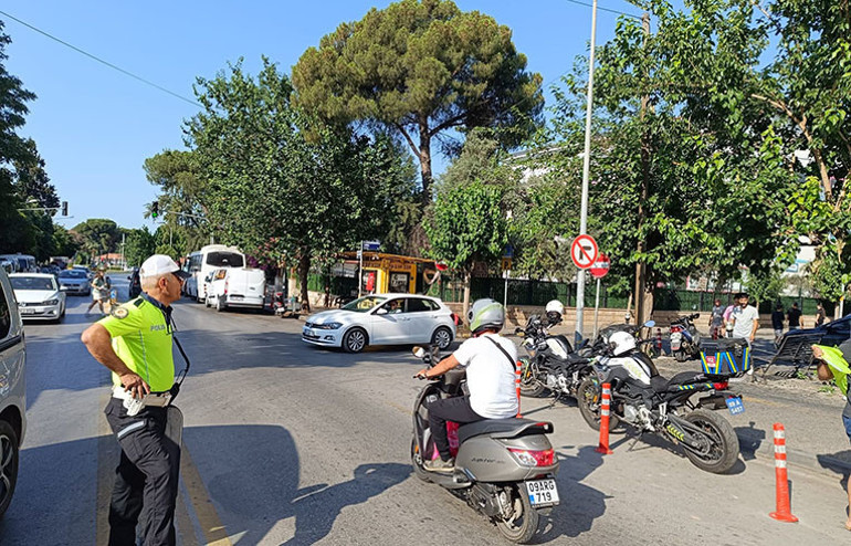 Yurtta LGS nasıl geçti... Stresi yenmek için örgü ördü, sınav arasında göz yaşlarını tutamadı