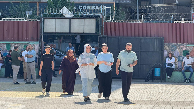 Yurtta LGS nasıl geçti... Stresi yenmek için örgü ördü, sınav arasında göz yaşlarını tutamadı