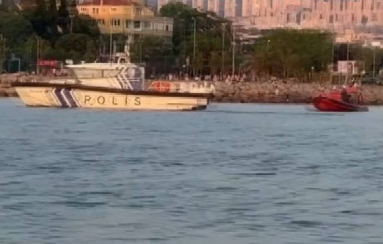 Kadıköyde acı olay: Denize giren genç hayatını kaybetti