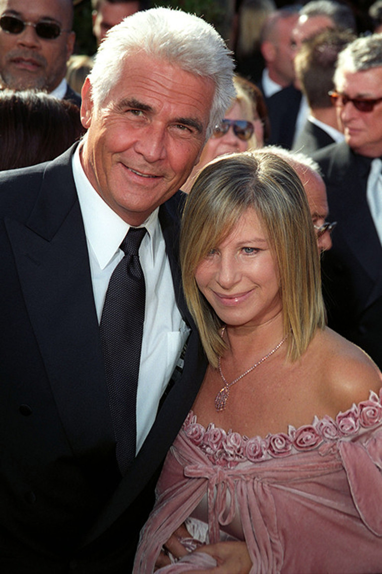 Aradığı gerçek aşkı 50 yaşından sonra bulmuştu... Gençlik defterlerini açtı... Uyandığımda yan yana yatıyorduk, ne oldu hiç hatırlamıyorum