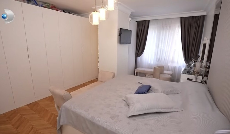 Evi kentsel dönüşüme girdi taşınmak zorunda kaldı... Ünlü şarkıcı yeni yuvasının kapılarını açtı