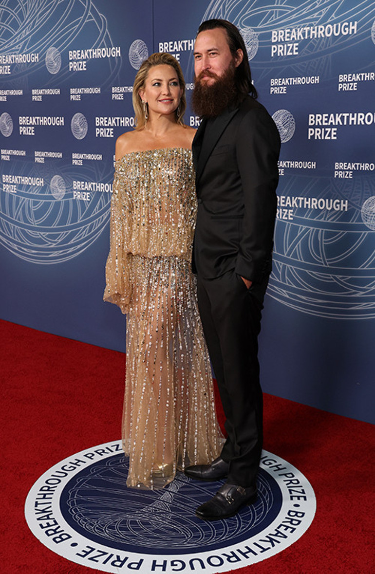 Düğün çok masraflı diye evlenmeye yanaşmıyor... Nişan yüzüğü hala parmağında... Bu kaçıncı balayı, sayamadım