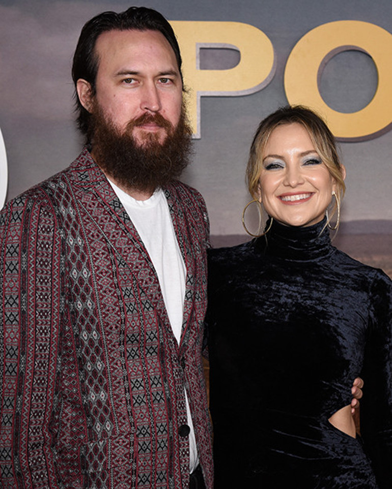 Düğün çok masraflı diye evlenmeye yanaşmıyor... Nişan yüzüğü hala parmağında... Bu kaçıncı balayı, sayamadım