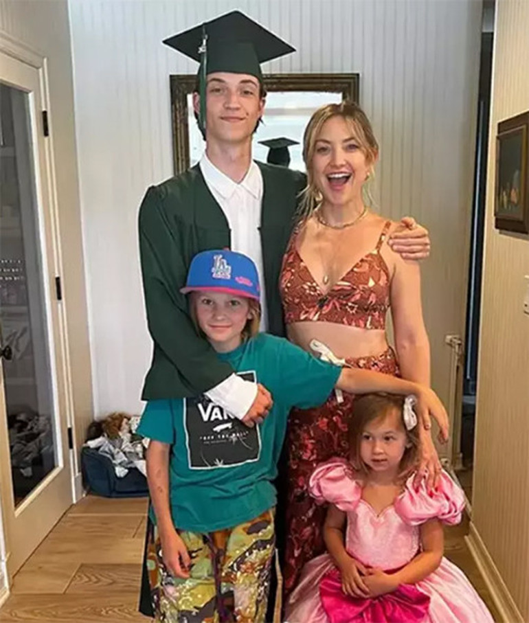 Düğün çok masraflı diye evlenmeye yanaşmıyor... Nişan yüzüğü hala parmağında... Bu kaçıncı balayı, sayamadım