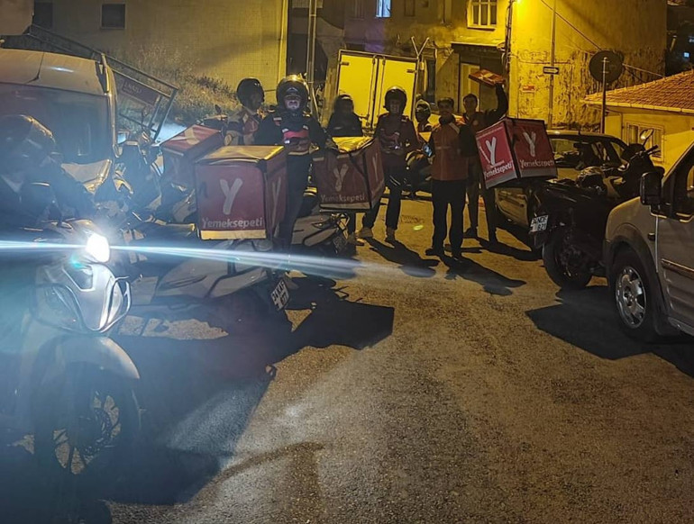 İstanbulda tuhaf olay: Onlarca kurye adrese gelince şok oldu Kendimiz yemek zorunda kaldık
