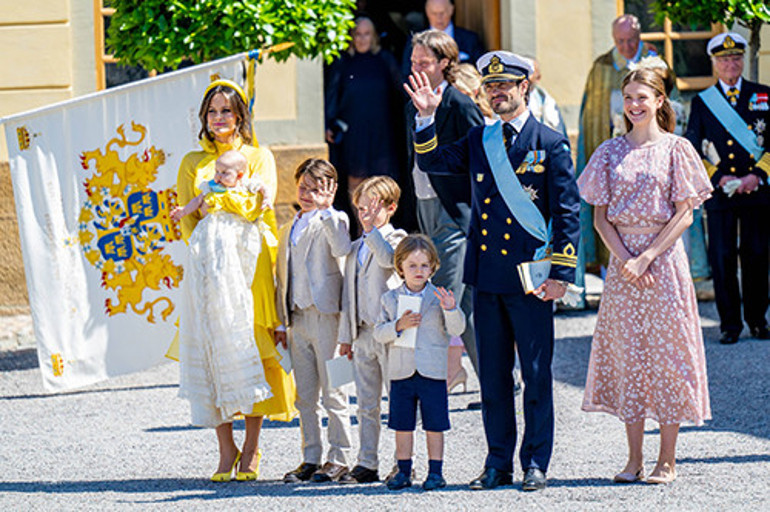 Dünyanın en varlıklı ailelerinden birinde doğdu... Çocuğa yeni bir elbise bile almadılar... Ona yine eskileri giymek düştü