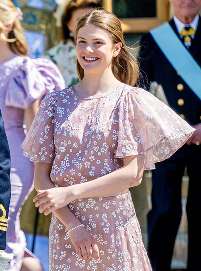 Dünyanın en varlıklı ailelerinden birinde doğdu... Çocuğa yeni bir elbise bile almadılar... Ona yine eskileri giymek düştü