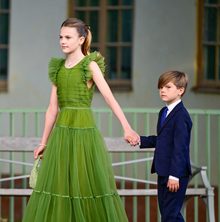 Dünyanın en varlıklı ailelerinden birinde doğdu... Çocuğa yeni bir elbise bile almadılar... Ona yine eskileri giymek düştü