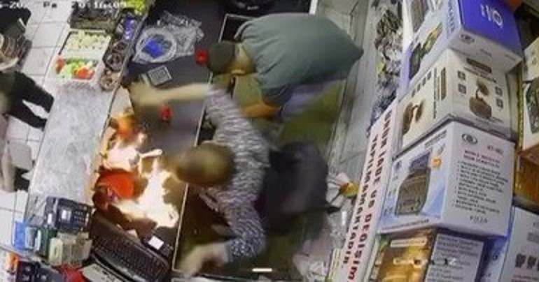 Çakmakla oynadı yerinden zıpladı İşte o anlar