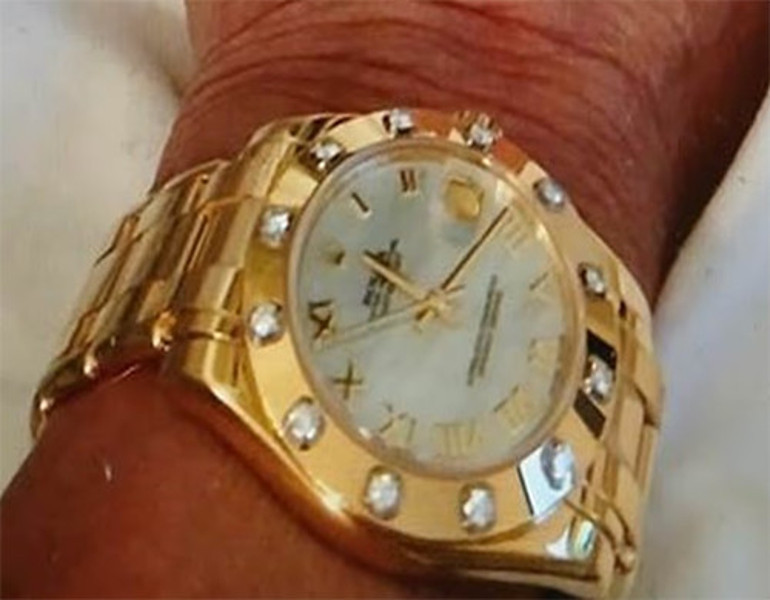 Ödüllü belgesel yönetmeni cinayet kurbanı... Bıçaklayıp battaniyeye sarmışlar