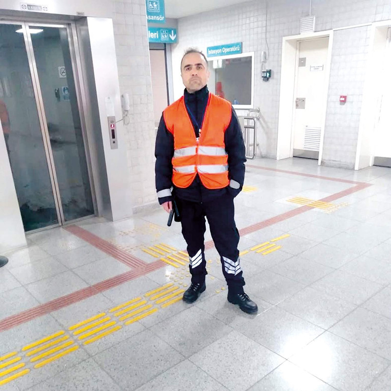 Uygar toplumun düşmanı... Trende sigara içti, kapıları engelledi, güvenlik görevlisini yumruğuyla öldürdü