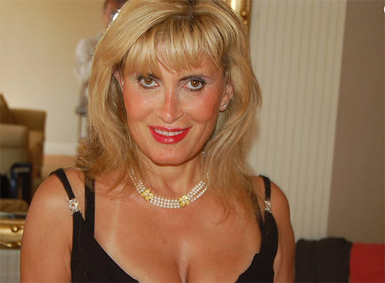 Ödüllü yönetmenin korkunç sonu... Ağzını bantlayıp bıçakladılar... Sonra da battaniyeye sarıp bıraktılar... Her şey elmaslı saat için