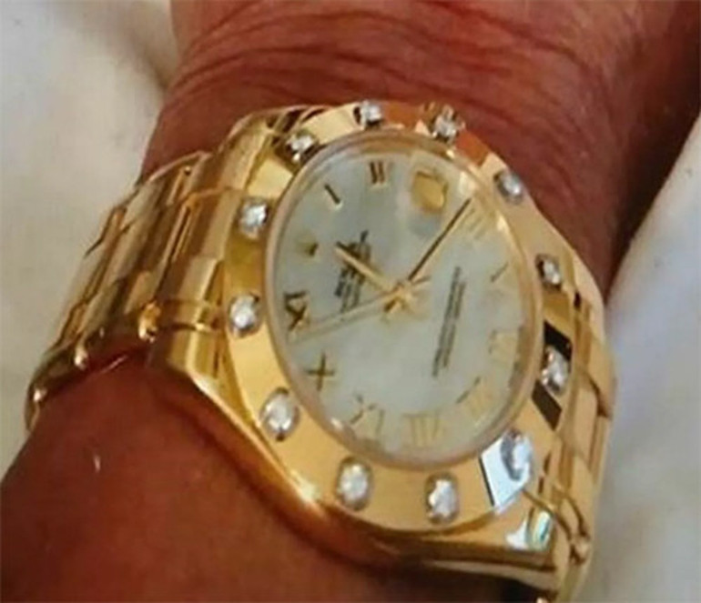 Ödüllü yönetmenin korkunç sonu... Ağzını bantlayıp bıçakladılar... Sonra da battaniyeye sarıp bıraktılar... Her şey elmaslı saat için