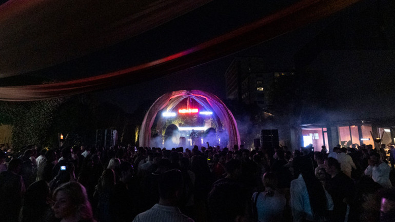 Glass Beams Espressolab Roastery’de sahne aldı