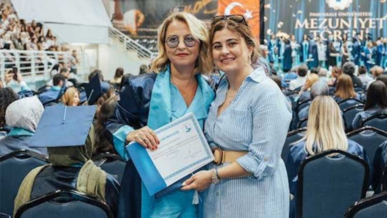 Yarım kalan üniversite hayalini tamamladı... 51 yaşında 2.’likle mezun oldu