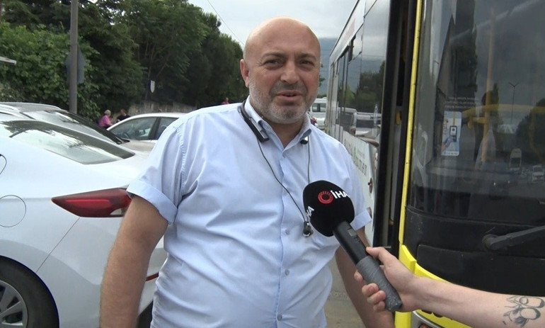 YKSden dikkat çeken manzaralar: Son anda yetişenler, gözyaşlarına boğulanlar En yaşlı aday 8. kez üniversite sınavına girdi