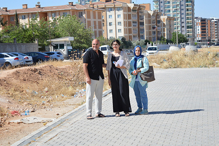 YKSden dikkat çeken manzaralar: Son anda yetişenler, gözyaşlarına boğulanlar En yaşlı aday 8. kez üniversite sınavına girdi
