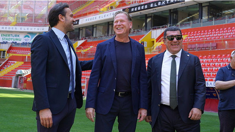 Kayserispor, Markus Gisdol için imza töreni düzenledi