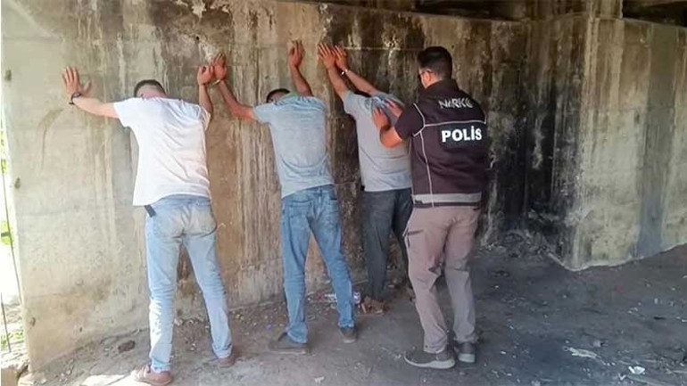 Adanada 1 milyon liralık kaçak sigara operasyonu: 2 tutuklama