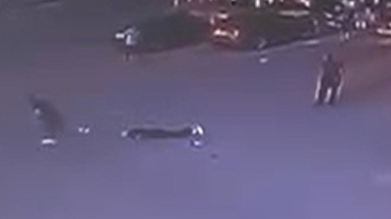 Çanakkalede sokak ortasında dehşet Boşanma aşamasındaki eşini 12 yerinden bıçakladı