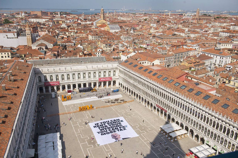 Düğün yerini değiştirdi