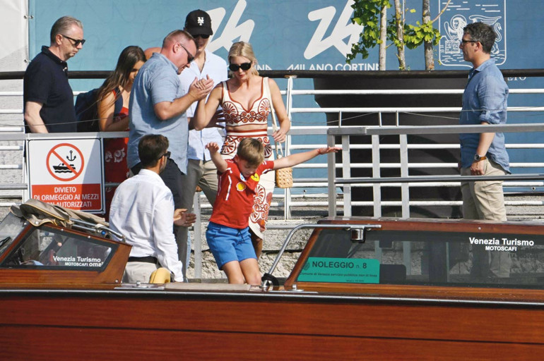 Düğün yerini değiştirdi