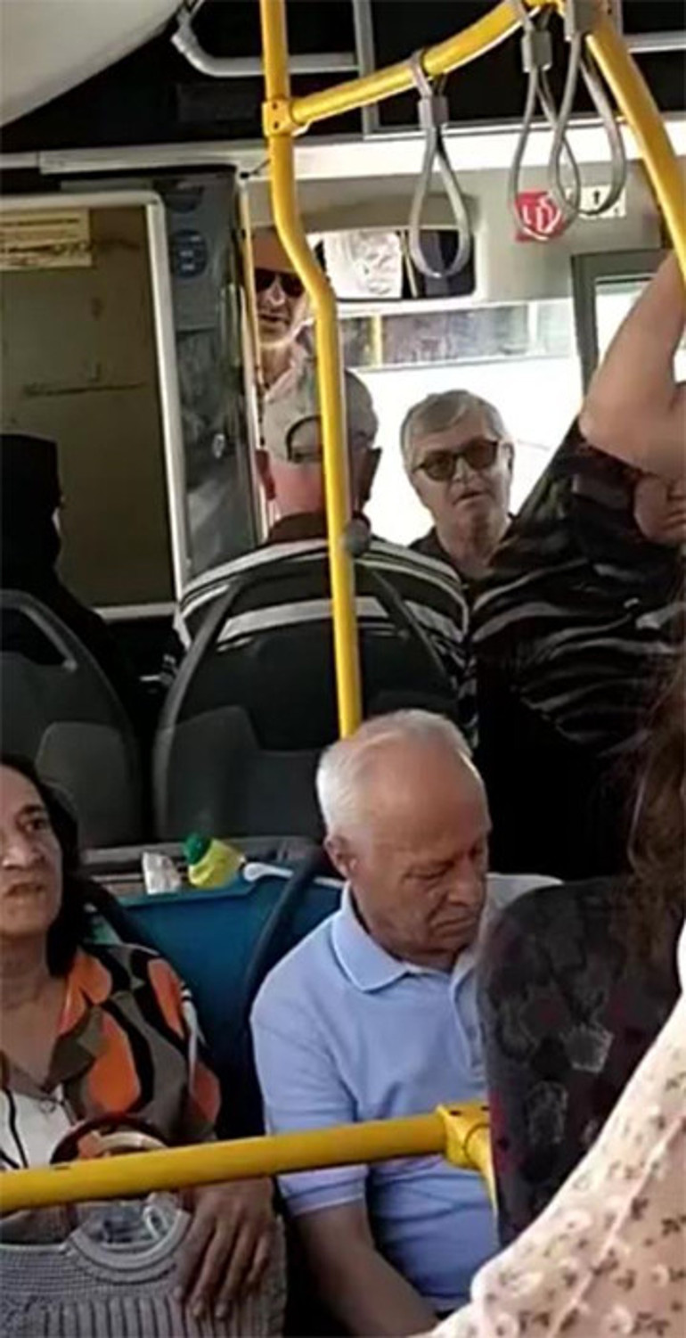 Bursada tepki çeken görüntüler Otobüs şoförü engelli vatandaşa hakaret etti