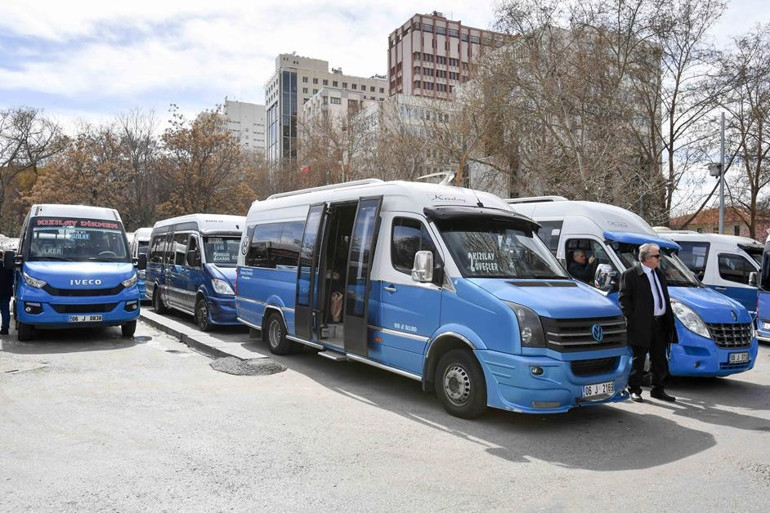 Artık ayakta yolcu taşıyabilecekler... Dolmuşta ‘çök kalk’ dönemi bitiyor
