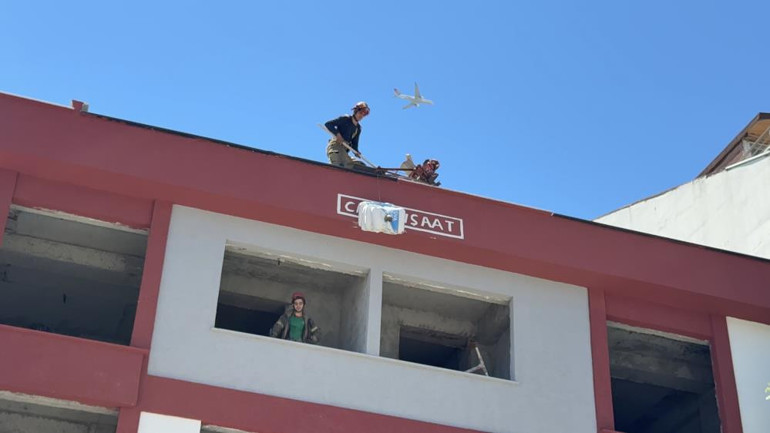 Yük çekerken elektrik akımına kapıldı İstanbulda feci olay