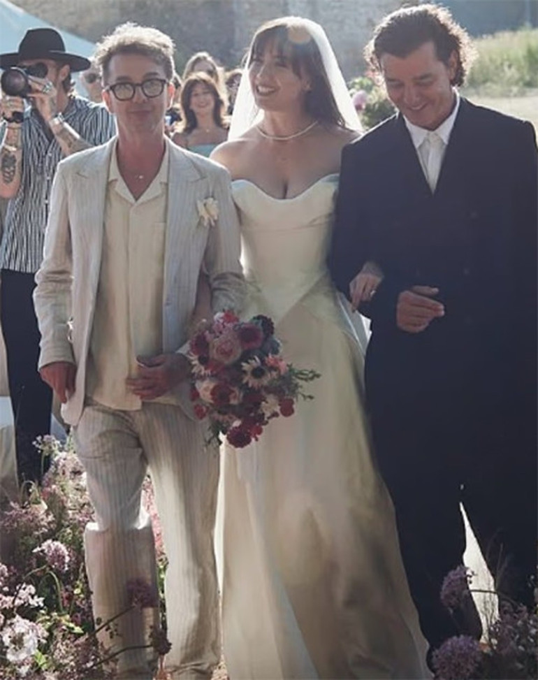 Önce nikah, bir hafta sonra düğün... Ünlü model muradına erdi