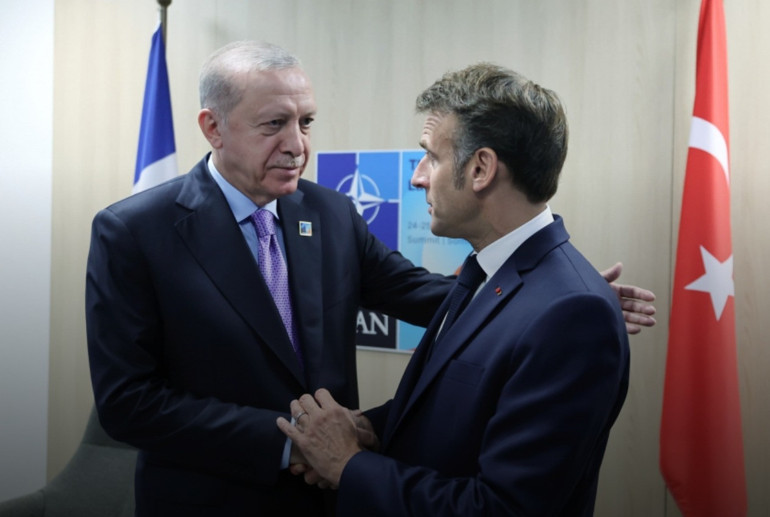 NATO Zirvesinde dikkat çeken anlar Uzmanlar CNN Türke yorumladı