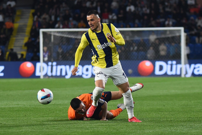 Fenerbahçeye Filip Kostic transferinden İtalyan rakip