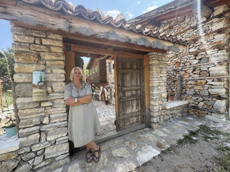 Düğmeli evler dünyada sadece bu bölgede bulunuyor 200 yıllık bir tarih ayağa kaldırıldı...