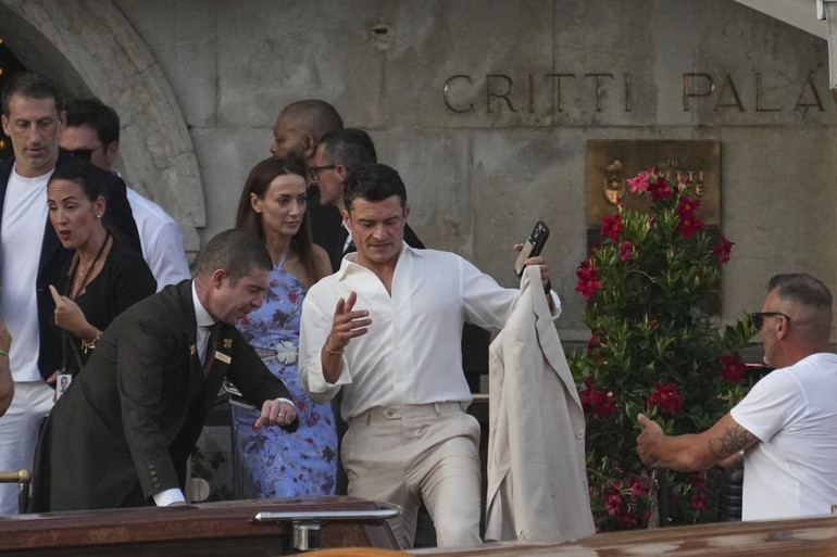 Büyük aşkı ihanet mi bitirdi Adeta kalbine bir hançer sapladı... Ayrıldığı nişanlısının arkadaşıyla yakalandı