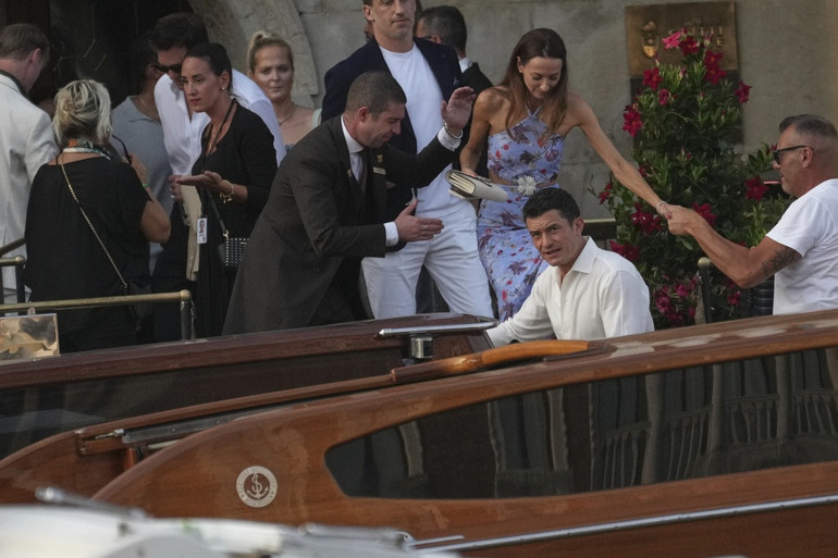 Büyük aşkı ihanet mi bitirdi Adeta kalbine bir hançer sapladı... Ayrıldığı nişanlısının arkadaşıyla yakalandı