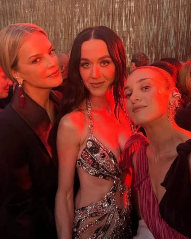 Büyük aşkı ihanet mi bitirdi Adeta kalbine bir hançer sapladı... Ayrıldığı nişanlısının arkadaşıyla yakalandı