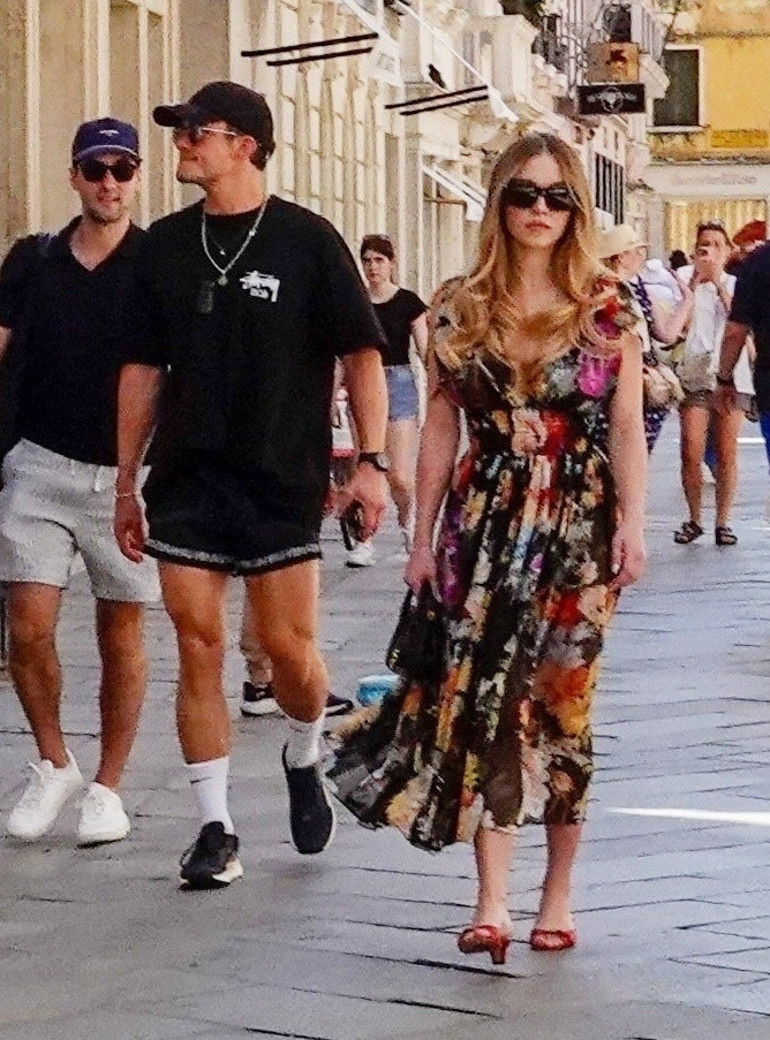 Büyük aşkı ihanet mi bitirdi Adeta kalbine bir hançer sapladı... Ayrıldığı nişanlısının arkadaşıyla yakalandı