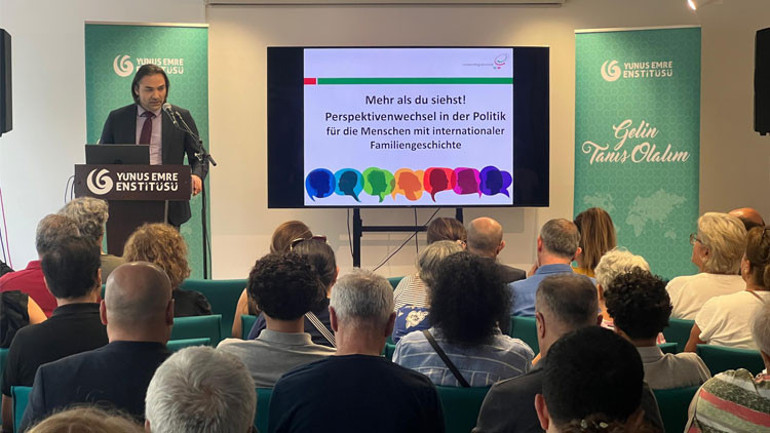 Fatih Çevikkollu Köln’ü yine güldürdü