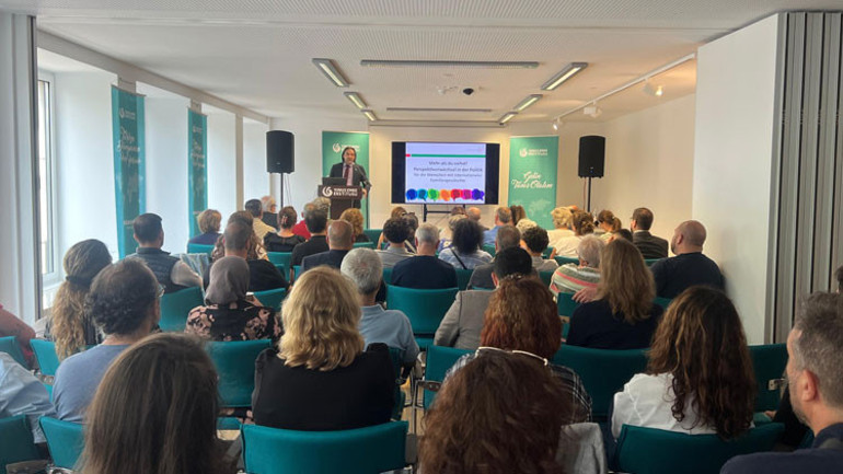 Fatih Çevikkollu Köln’ü yine güldürdü