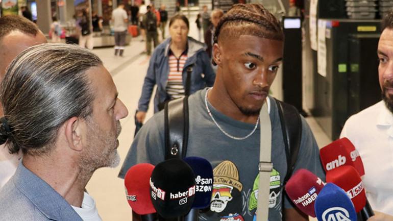 Trabzonsporun transferde anlaştığı Wagner Pina, Trabzona geldi