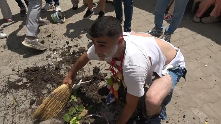 Bursada damadın başına gelmeyen kalmadı Yüzyıllardır süregelen gelenekler uygulandı