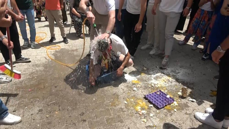 Bursada damadın başına gelmeyen kalmadı Yüzyıllardır süregelen gelenekler uygulandı