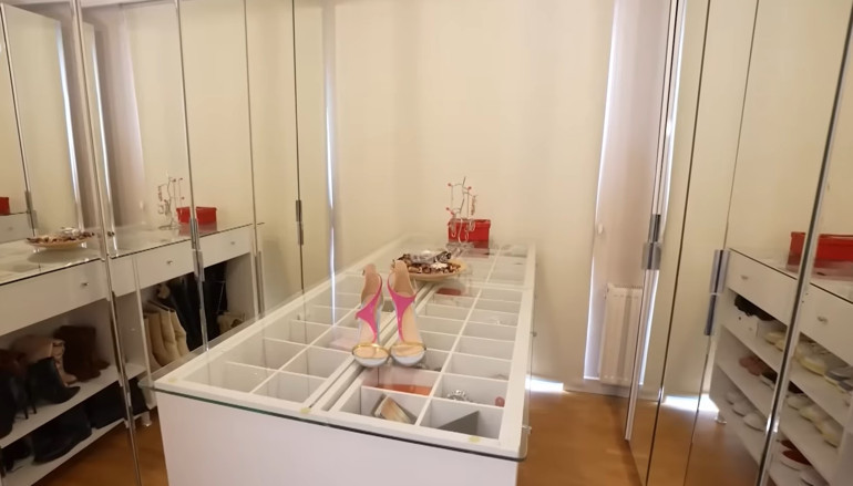 Ünlü model 2 katlı muhteşem dağ evinin kapılarını açtı