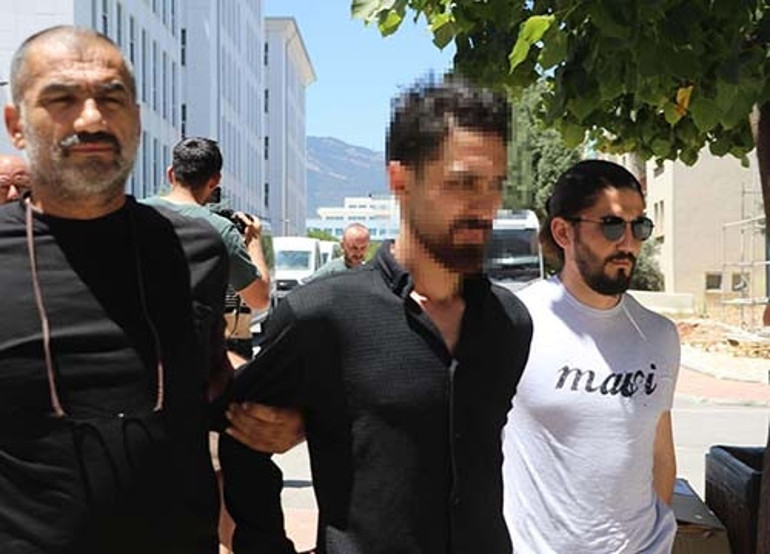 Denizlide klima kavgası kanlı bitti Ev arkadaşını öldürdü