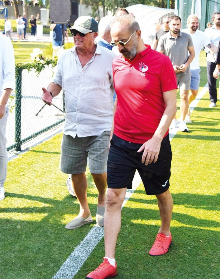Köyceğiz’de halı saha açtı