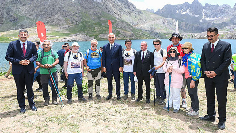 Bakan Ersoy Hakkaride: Bu coğrafya artık terörle değil kültürle ve turizmle anılıyor