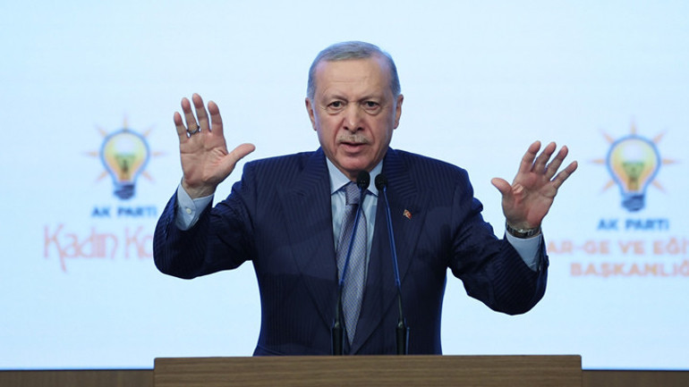 Cumhurbaşkanı Erdoğandan Özgür Özele çok sert karikatür tepkisi: Müptezellere avukatlık yaptı