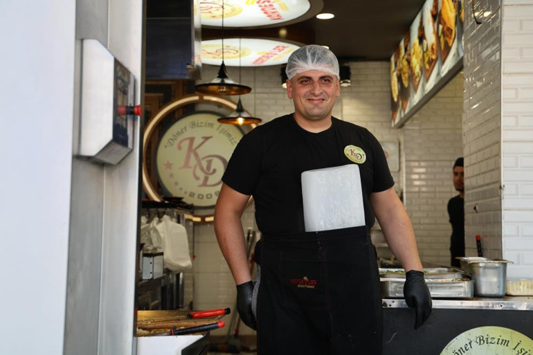 Adanada 40 derece sıcaklıkta bakın nasıl serinliyorlar Gören hayrete düşüyor: Ekmek parası için mecburuz