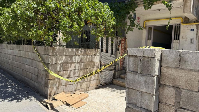 Akıllara durgunluk veren olay: Kızının üzerine benzini döktü tüm aile alevler içinde kaldı