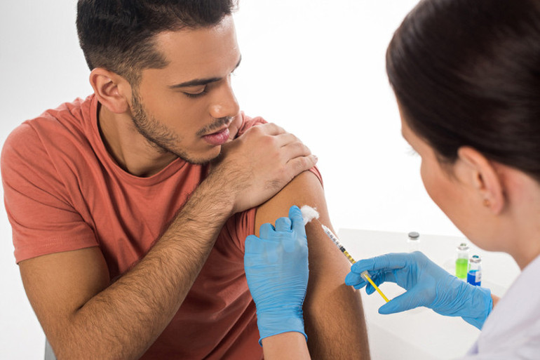 HPV aşısında yeni dönem Yıl sonunda aşı programında ama kafalar hâlâ karışık… Yan etki kaygısı sürüyor İşte 13 soruda tüm merak edilenler